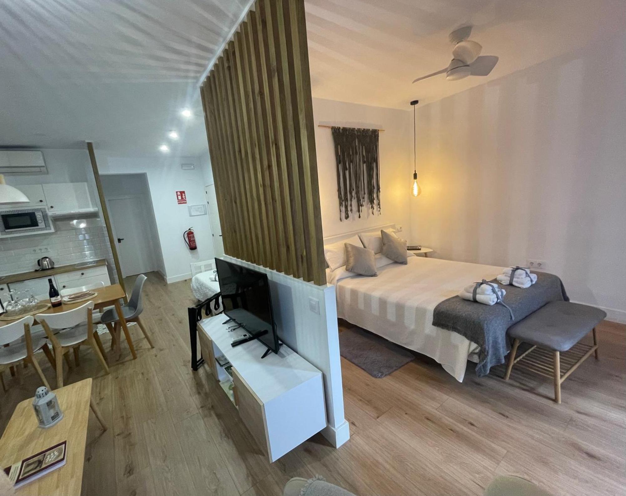 Torre De Ambroz Apartment ปลาเซนเซีย ภายนอก รูปภาพ